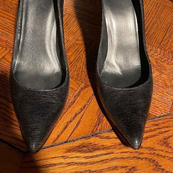 Stuart Weitzman Croc Embossed Leather Pumps. Excellent condition. Size 7 - Picture 5 of 7